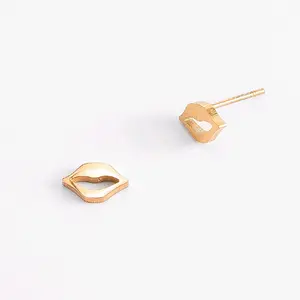 Nice & Bella 4 Layers 18k Gold Plated Earrings Cut-Out Lips Design Contemporary Style Modern Sophistication