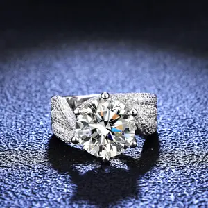 5 Carat Luxury Synthetic Moissanite Engagement Ring (925 Sterling Silver)