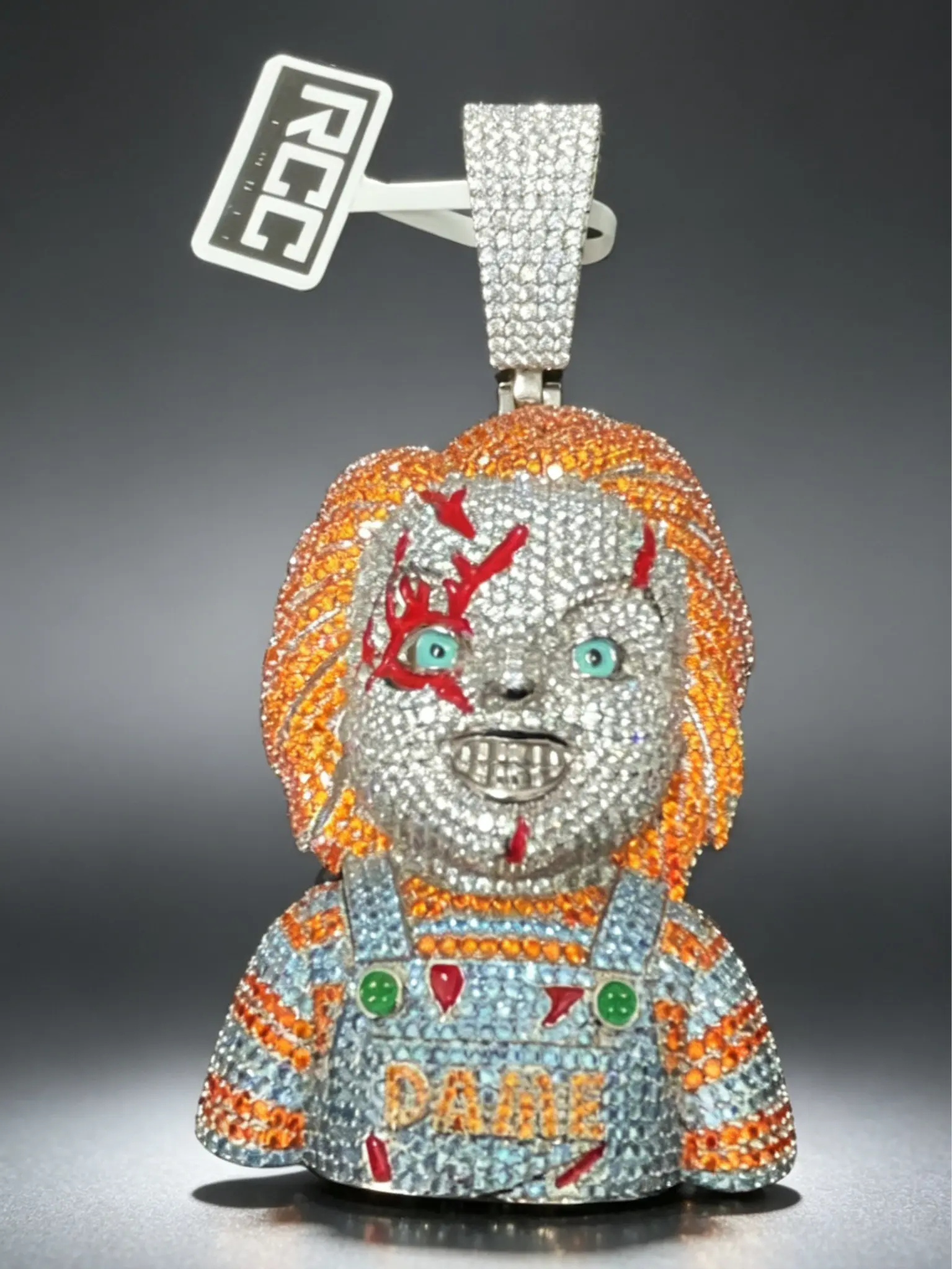 M2-2351 Bloody Chucky Doll Pendant 3D Iced-Out Horror Charm for Streetwear Vibe Edgy Eye-Catching Accessory