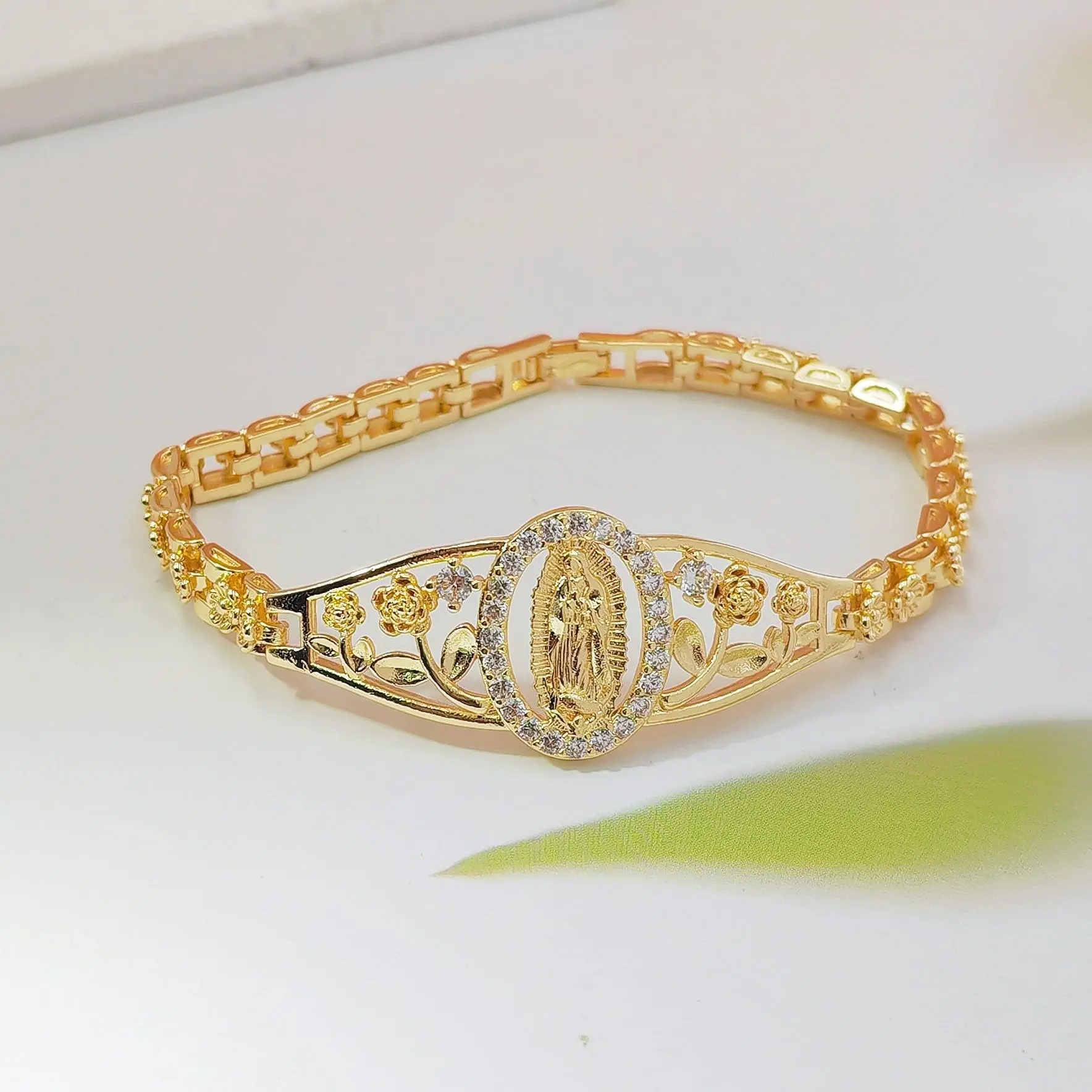 R81 Double Flower Madonna