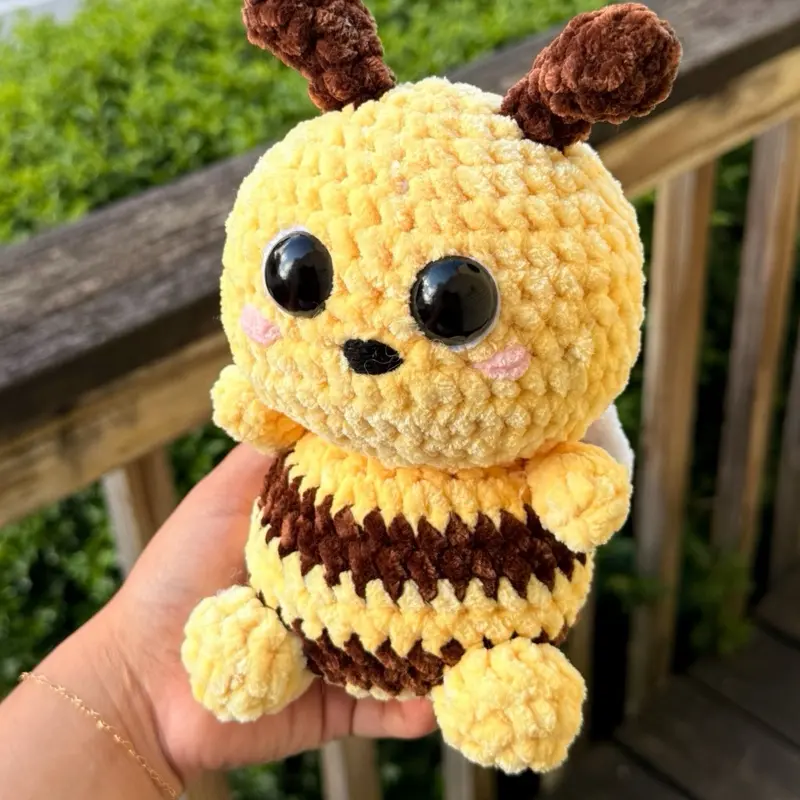Crochet bee
