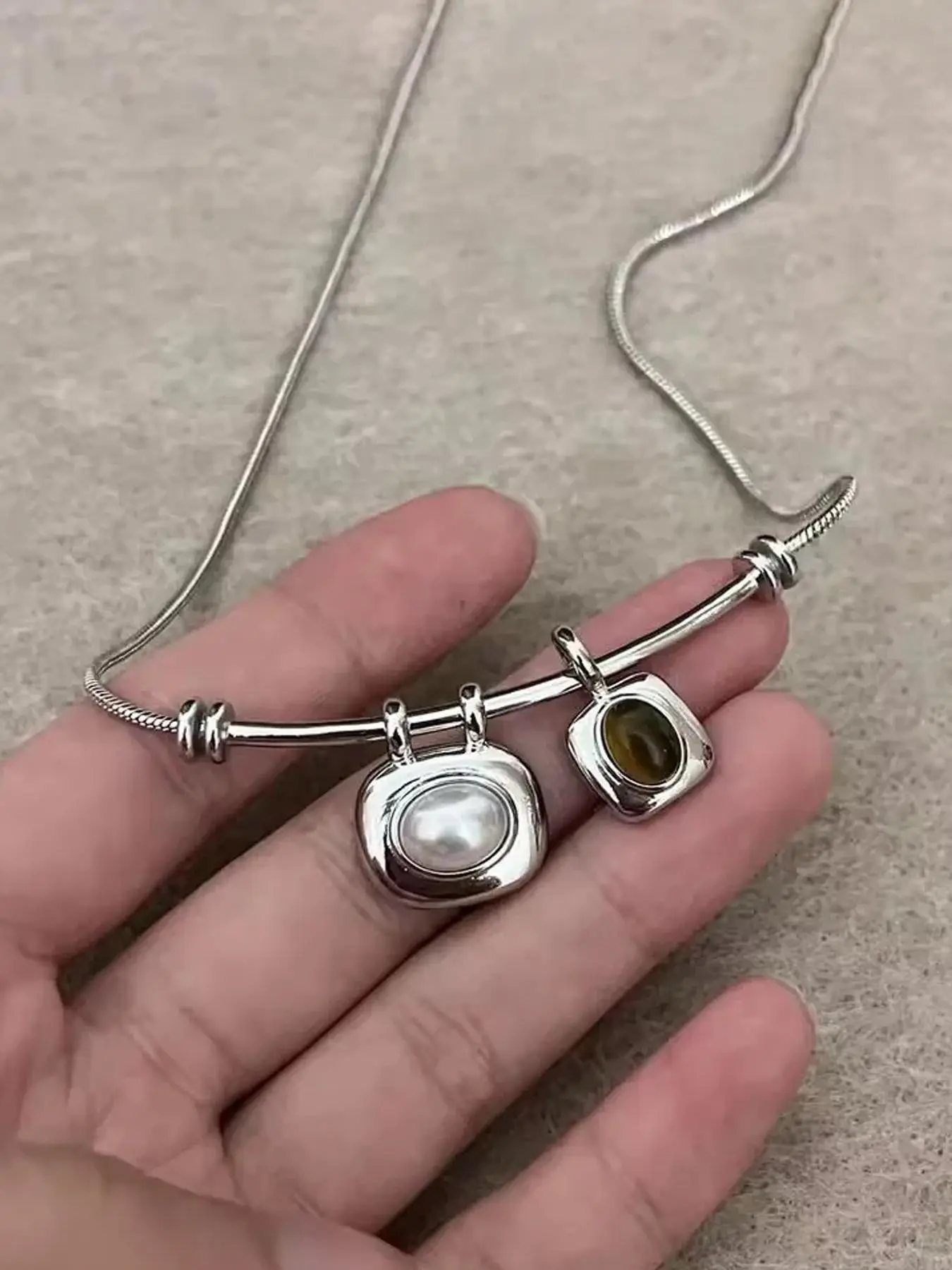 1 Piece Minimalist Unique Twin-Tone Tiger's Eye Imitation Pearl Geometric Pendant Necklace Faux Pearl Jewelry - Stylish Women's Fashion Everyday Versatile Party Trendy Jewelry Necklace Jewelry Accessories