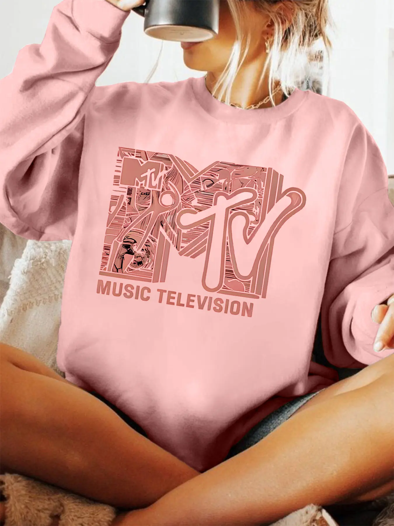 Mtv Cartoon Print Women's Crew Neck Sweatshirt, Casual Fitted Knit Top for Fall & Winter, Moderate Fabric, Letter Pattern Design