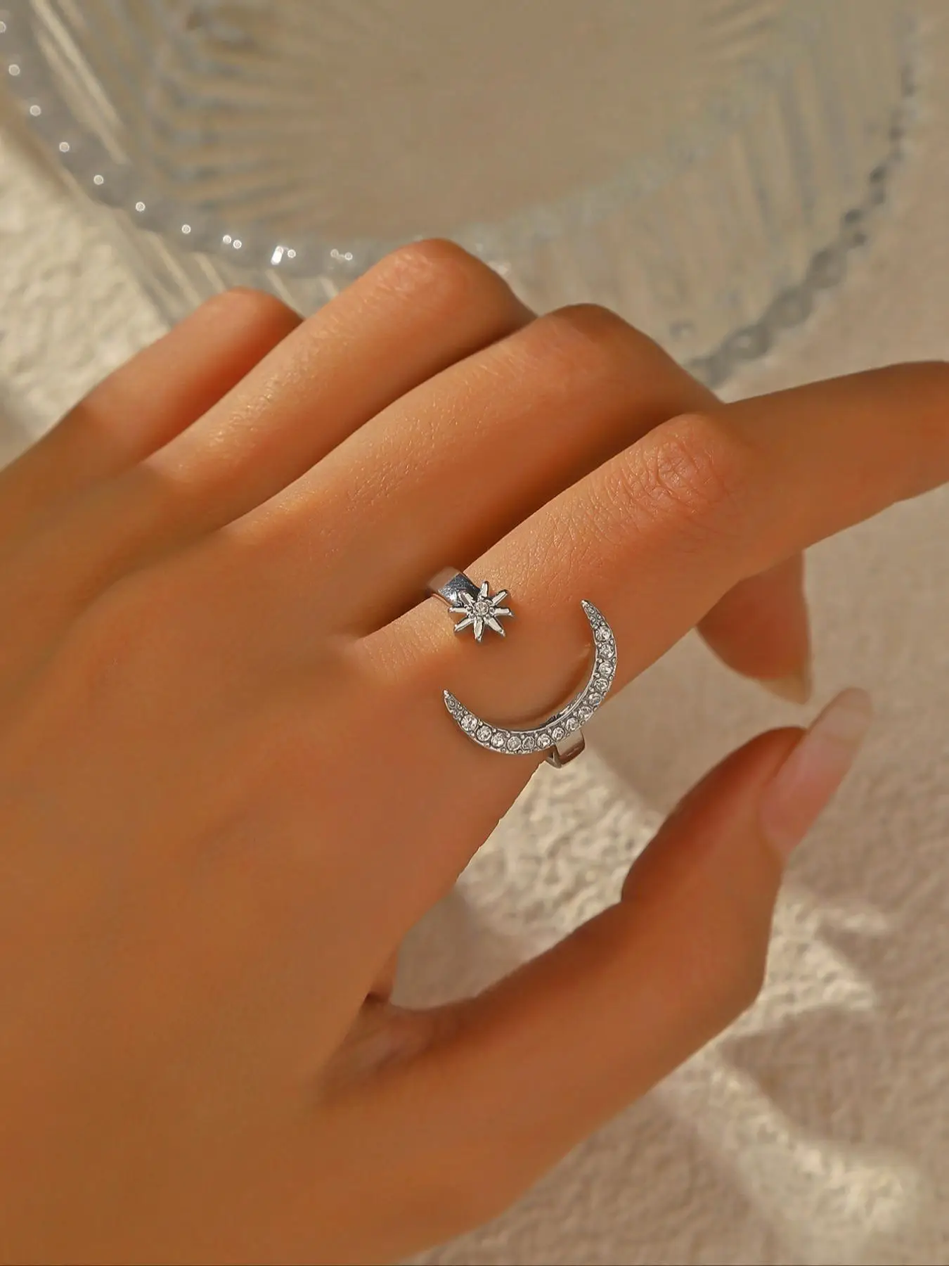 Elegant Star & Moon Design Cuff Ring for Women, Minimalist Engagement Ring, All-match Temperament Rhinestone Inlaid Promise Ring, Fashion Cool Female