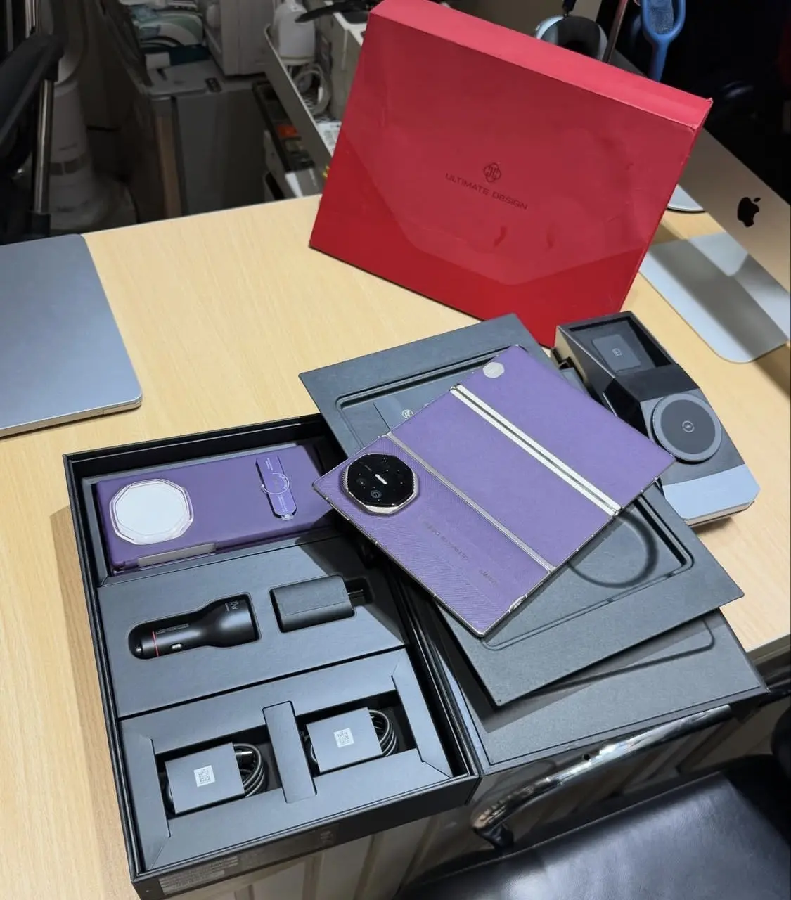 HUAWEI Mate XT | Ultimate Design | Foldable Smartphone | 16GB+1TB | Super Slim Tri-Fold Design Distinctive Eonic Curves | 10.2” Hi-Res HUAWEI X-True Display | Ultra Aperture XMAGE Camera