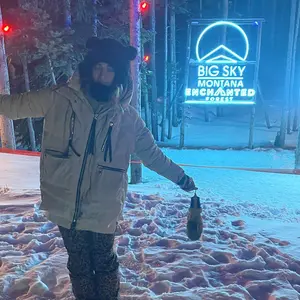 Original design, stylish and cute bear-ear design windproof hat, suitable for winter warmth and protection from the cold, ideal for cyclists. The hat is versatile and suitable for both men and women of all ages, regardless of head circumference