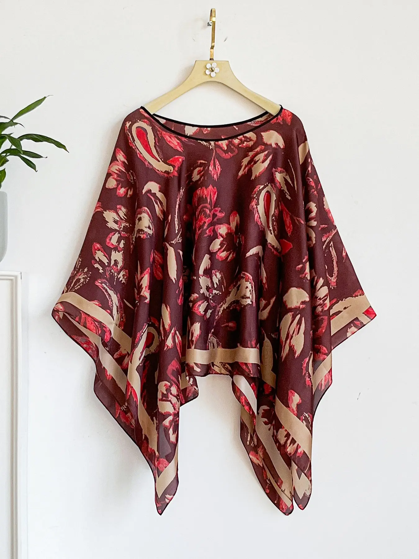 French Luxury Paisley Print Silk Feel Shawl, Silk Feeling Scarf, Windproof Sandproof Soft Scarf Wrap, Fashionable Versatile Accessory for Stylish