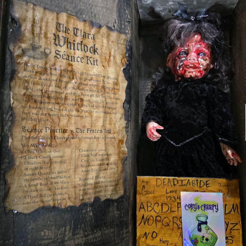 Creepy Doll Séance kit Clara Whitlock Halloween