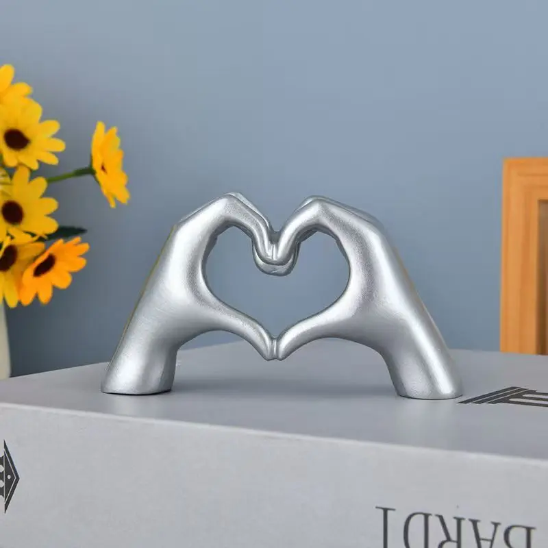 Custom-Made Double-Hand Heart Shape Synthetic Resin Figurine - Personalized Love-Themed Ornament, Flower-Adorned Home Decor, Ideal Mother's Day Gift, On-Desk Keepsake