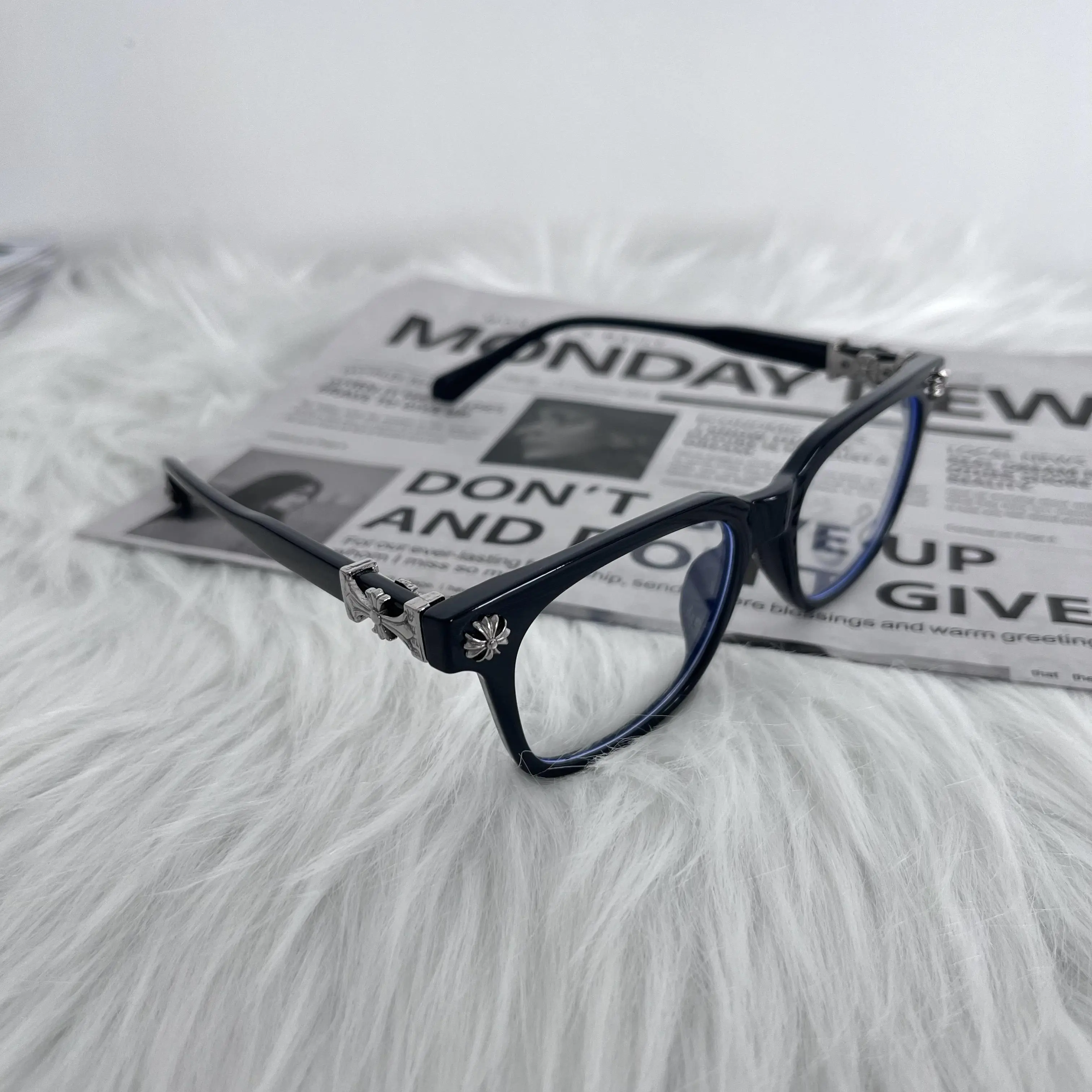 Classic Trendy Blue Light Bloking Glasses for man and women, Fashion Square Frame, Cross Flower Rivet Design
