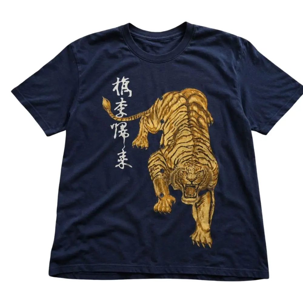 Japanese Tiger Graphic T-Shirt, Roaring Tiger Kanji Art Tee, Vintage Asian Style Shirt, Unisex Streetwear, Unisex Aesthetic Gift