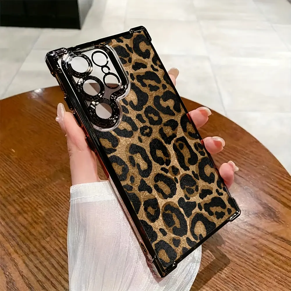 Full-screen captivating leopard print phone case for Samsung Galaxy S25/S25 Plus/S25 Ultra/S24/S24 FE/S24 Plus/S24 Ultra/S23/S23+/S23 FE/S23 Ultra/S22/S22+/S22 Ultra/S21/S21 Pro/Galaxy S21 Ultra/S20/S20+/S20 FE/S20 Ultra, shockproof soft back cover.