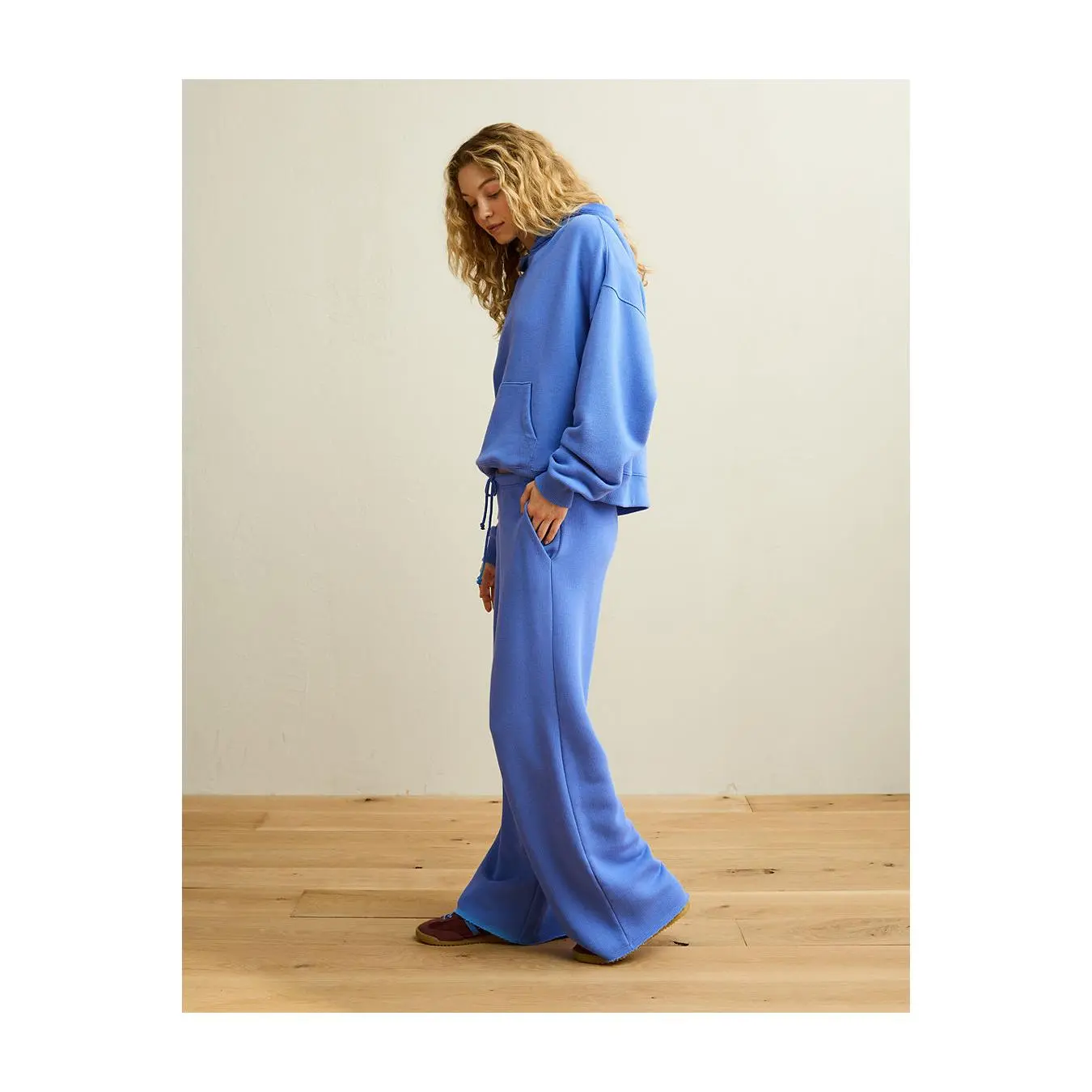 AE Campus Low-Rise Wide-Leg Sweatpant