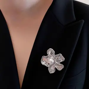 2 pcs Elegant Vintage Brooch Set, Stainless Steel Pearl Flower Pins, High-End Suit Accessories, Versatile Lapel Flowers, Luxury Outerwear Decorations