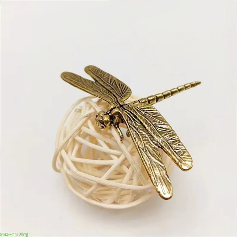 Dragonfly Bag Charm, Antique Brass Decorative Metal Animal with Engraved Wings for Collectors, Small Figurine for Desk Display, 1 Pcs, Copper, Vintage, Statue, Figurines & Miniatures