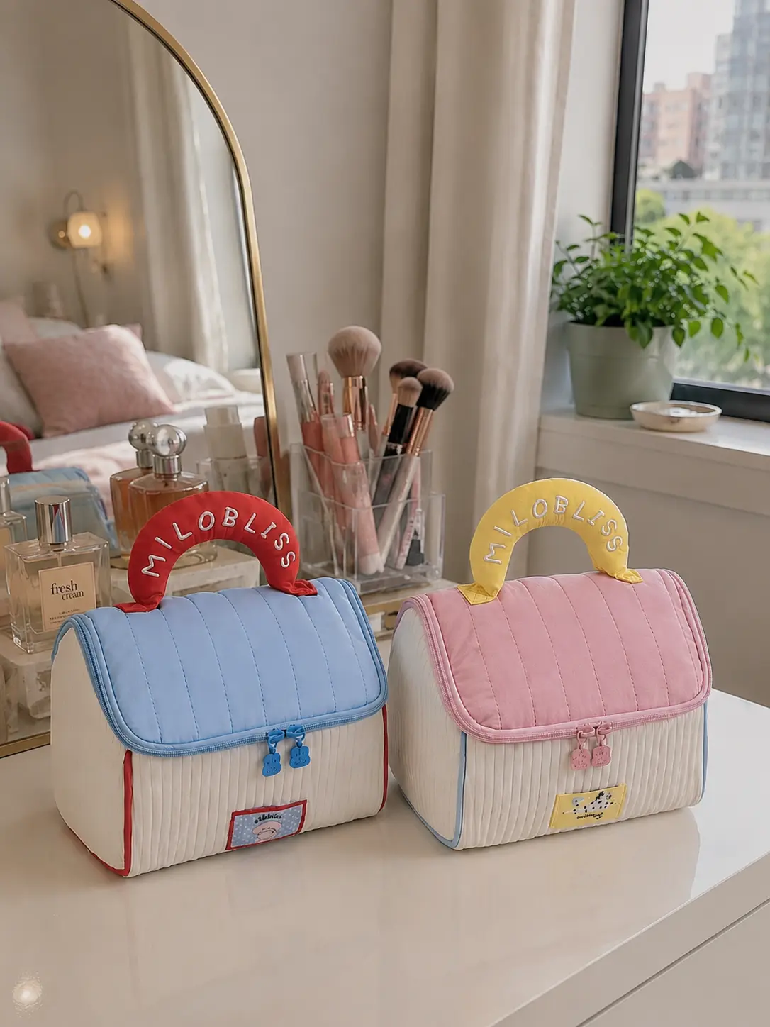 Cute Little House Design Travel   portable  Organizer Bag - Waterproof Zippered Toiletry Pouch with Handle, 7.7×6.3×5.7 Inches Casual Daily Bathroom Storage for College Girls