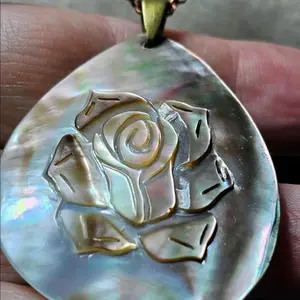 Beautiful Paua Abalone Shell Pendant with Necklace 20"