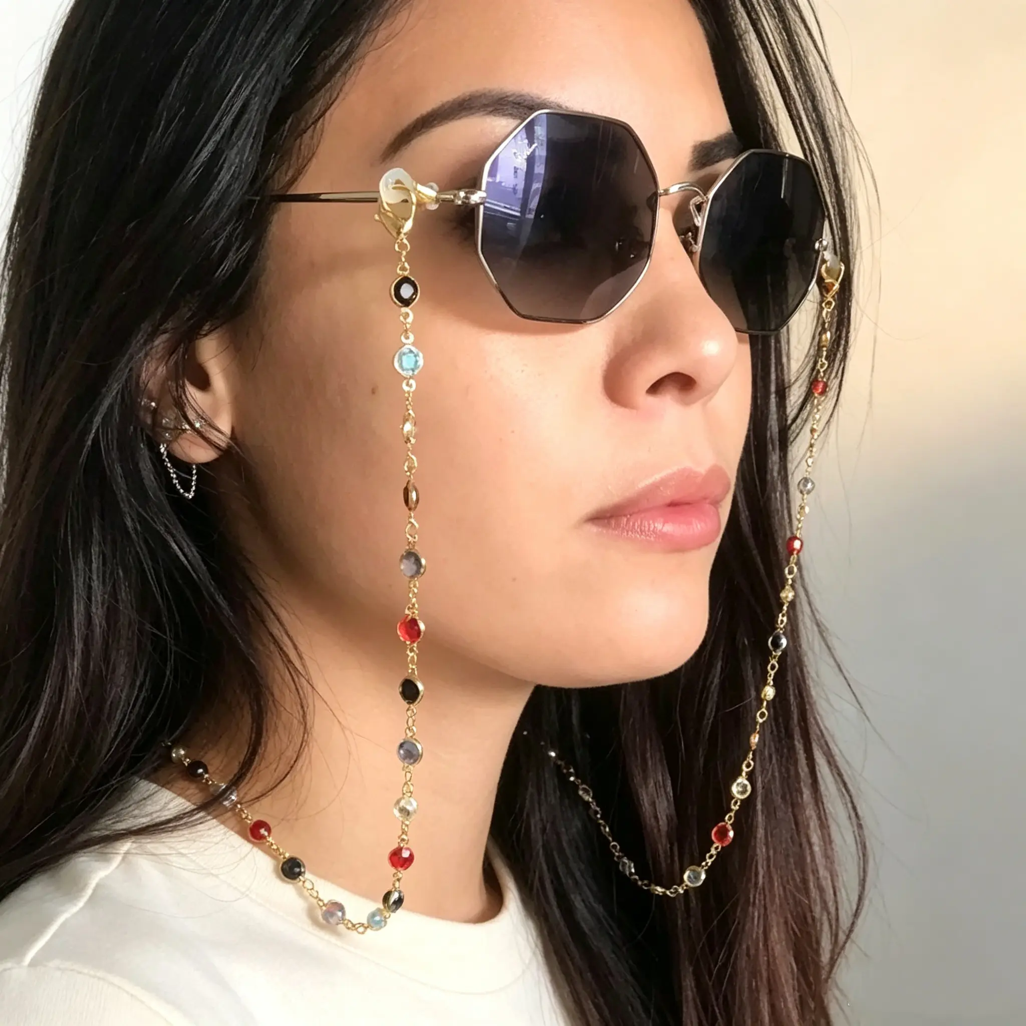 Bohemian-style rhinestone eyeglass chain; women's non-slip eyewear lanyard; lightweight, sparkling, and travel-friendly.