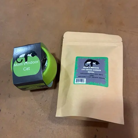 Indoor Cat Organic Grass Convenient Combo Pack for Cat Moms - 1 Grass Ball, 1 Refill, Organic Seeds Feline Treats, Natural 4 Months of Healthy Growth Support, Promotes Indoor Kitty Lifestyle
