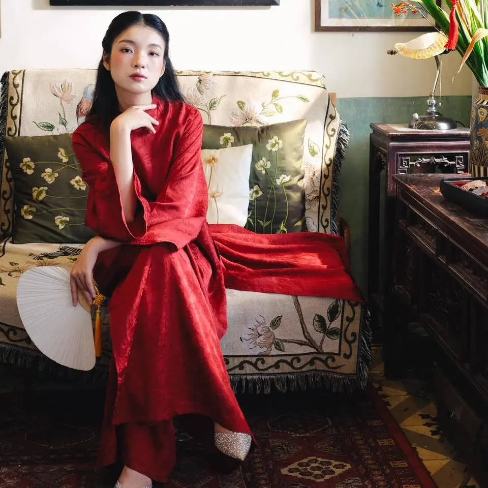 "Van Sa" Ao Dai set - Premium Hangzhou Silk in Red [Traditional cut]