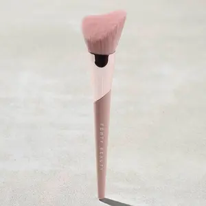 Fenty Beauty Bronzer Brush 190 Fenty Beauty Bronzer Brush 190