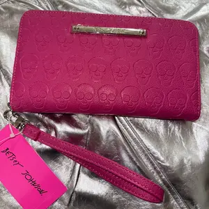 Betsey Johnson Skull  Wallet
