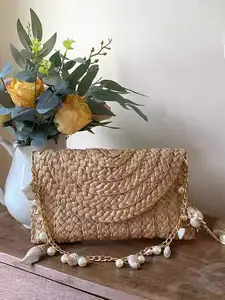 Gentle atmosphere vacation style woven handbag, Straw bag, shell pearl chain hanging decoration, flip cover design, fashionable and exquisite style, can accommodate mobile phones, lipstick, versatile items for seaside travel
