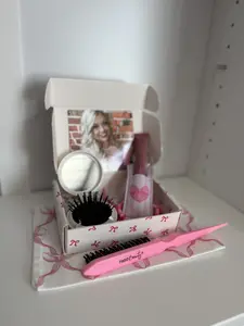 FabD Beauty Insiders Monthly Themed Beauty Box - July2026 (Choose the Subscription Option) Glam Set Combination Set Makeup Lash Mirror Cosmetic