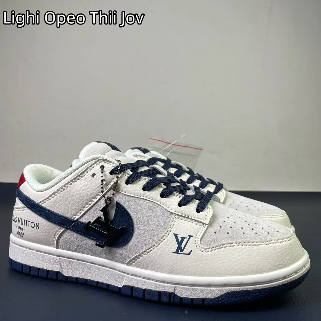 Street Low Cut Skate Sneakers | Cream White Suede Upper With Tiny Embroidery Logo | Navy Blue Contrast Trim & Red Heel Patch | Minimal Retro Daily Streetwear | Thick Foam Insole Alleviates Discomfort From Long Standing