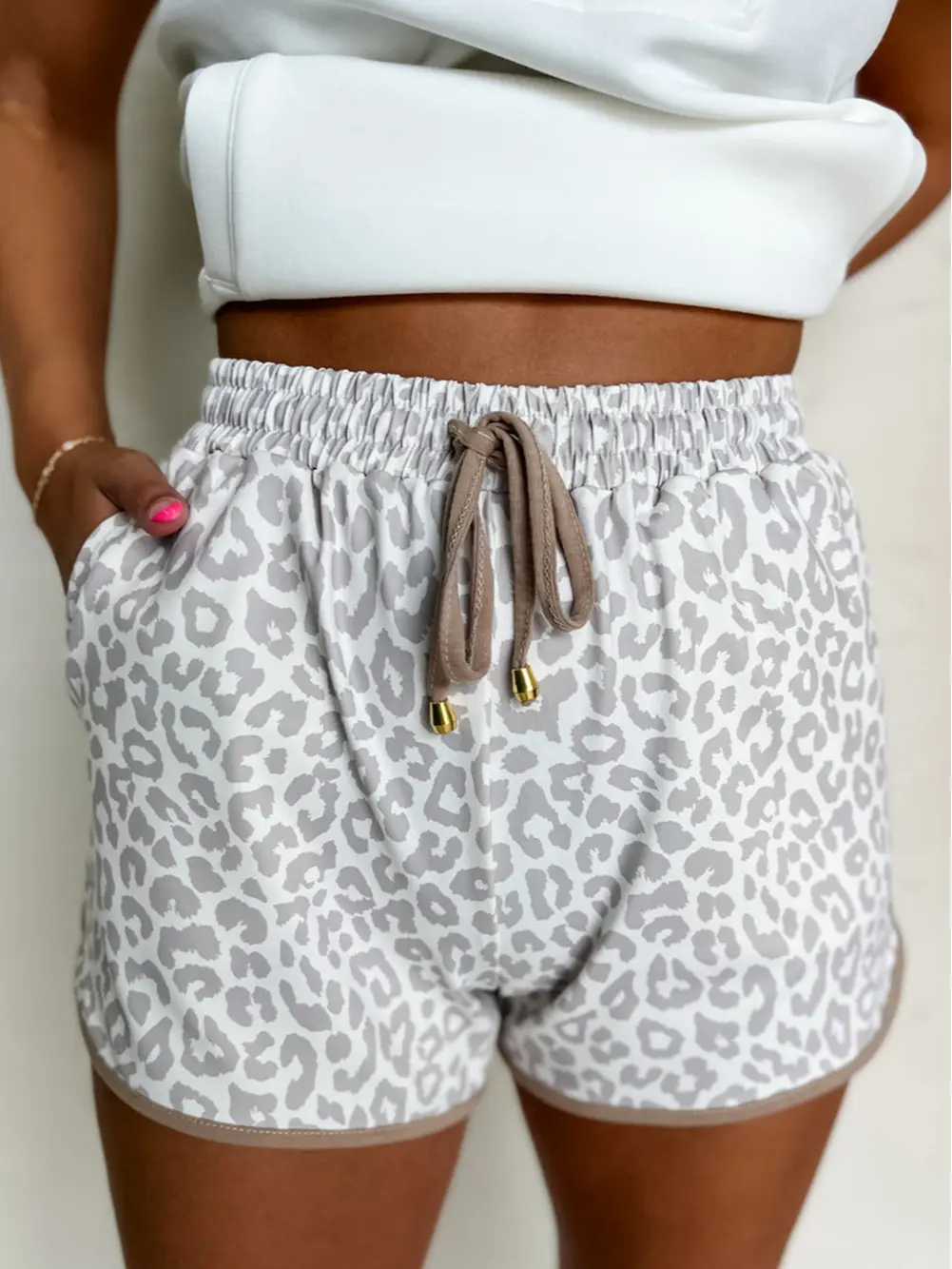 Women's Leopard Elastic Waistband Drawstring Contrast Trim Casual Shorts, High Waist Shift Shorts with Pockets for Daily Wear