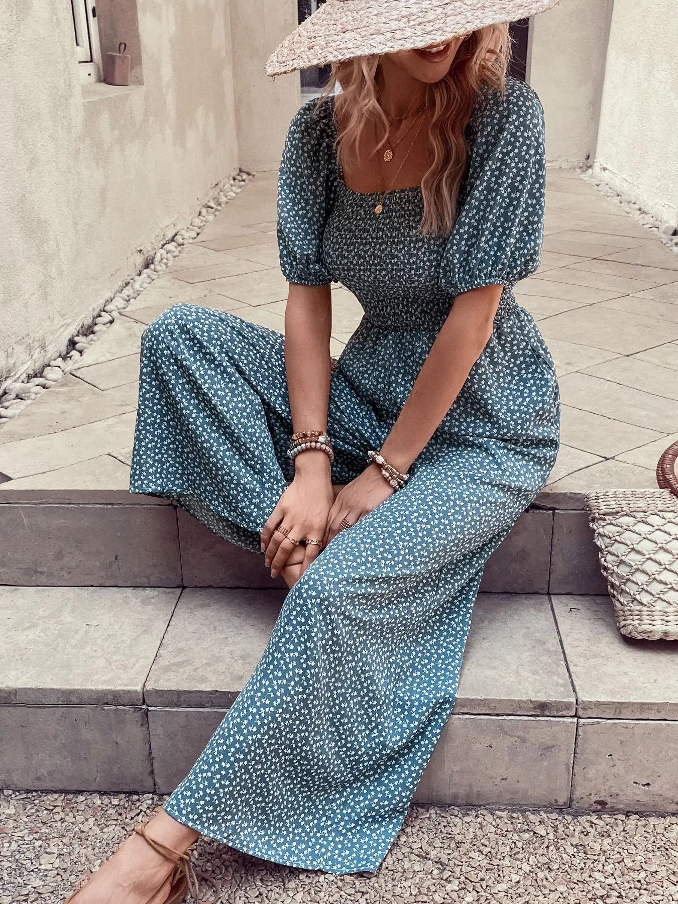 Women's Ditsy Floral Puff Sleeve Square Neck Wide Leg Jumpsuit with Pockets, Boho One Piece Comfort Jumpsuit for Outdoor Beach Vacation, Summer 2024