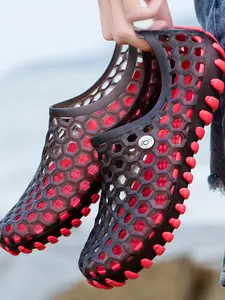 2026 Summer Unisex  Sandals Clogs Garden Shoes Women New Light Slip-on Jelly Shoes Slippers Men Beach Water Shoe Soft Flats couple slippers