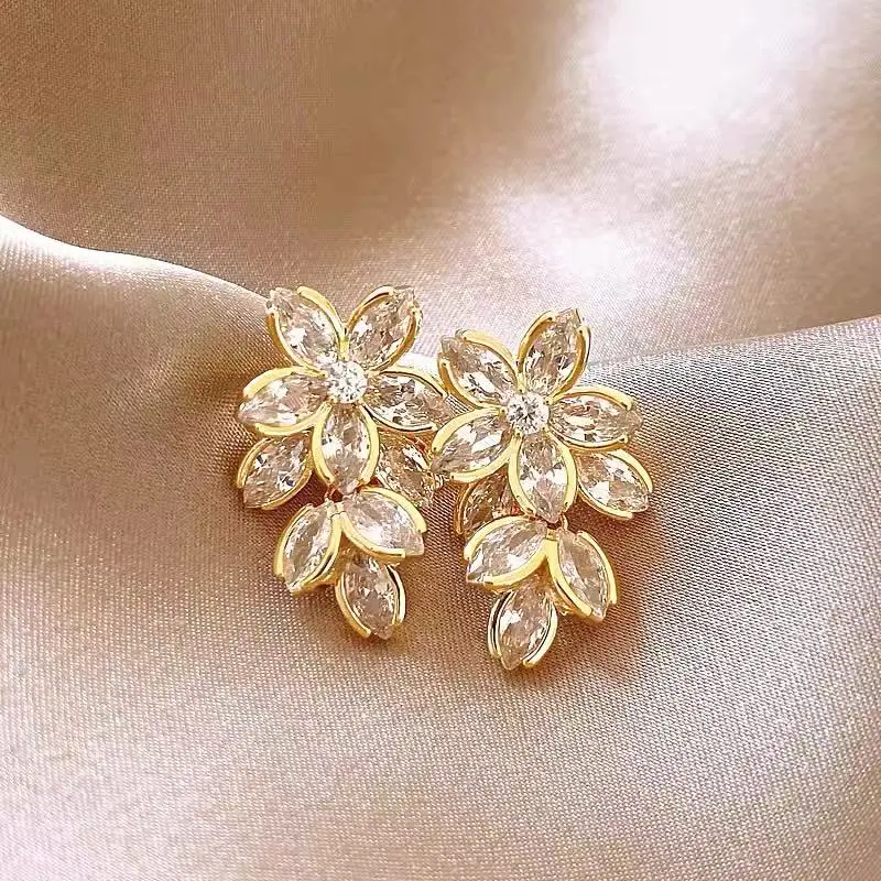 E123 Shiny Iced Out Cubic Zirconia Earrings Anti Fade Plated Hip Hop Ear Jewelry For Him Her