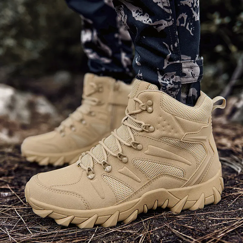Men’s military tactical boots—lightweight, comfortable boots for motorcycling, combat, and mountaineering.