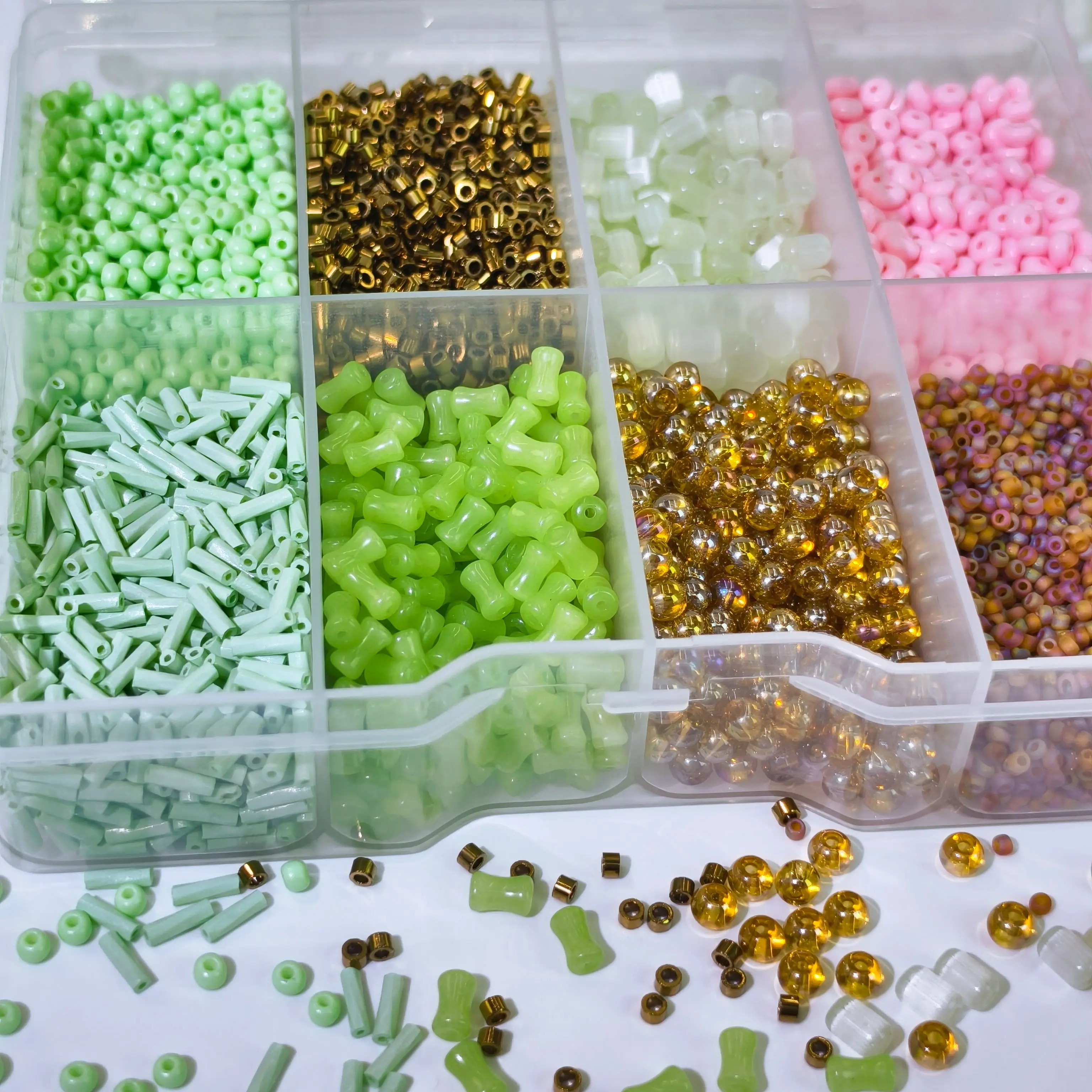 9652Pcs Clear Macaron Color Multi Size Glass Beads Combo Pack Cylinder Gourd Round Irregular Glass Beads Mixed Seed Beads With Storage Box DIY Bag Charms Phone Strap Handmade Gift Craft Kit