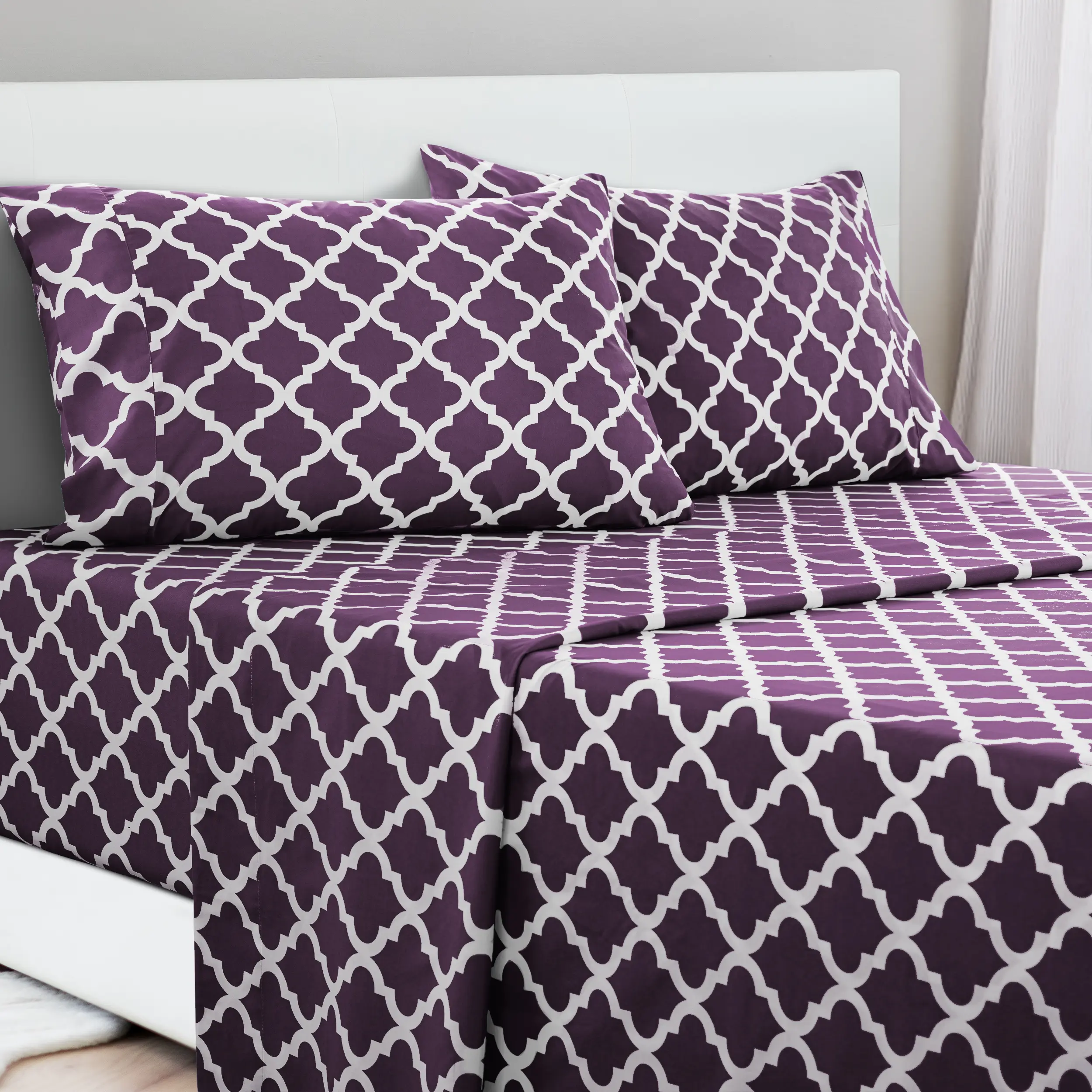 Quatrefoil Purple/White
