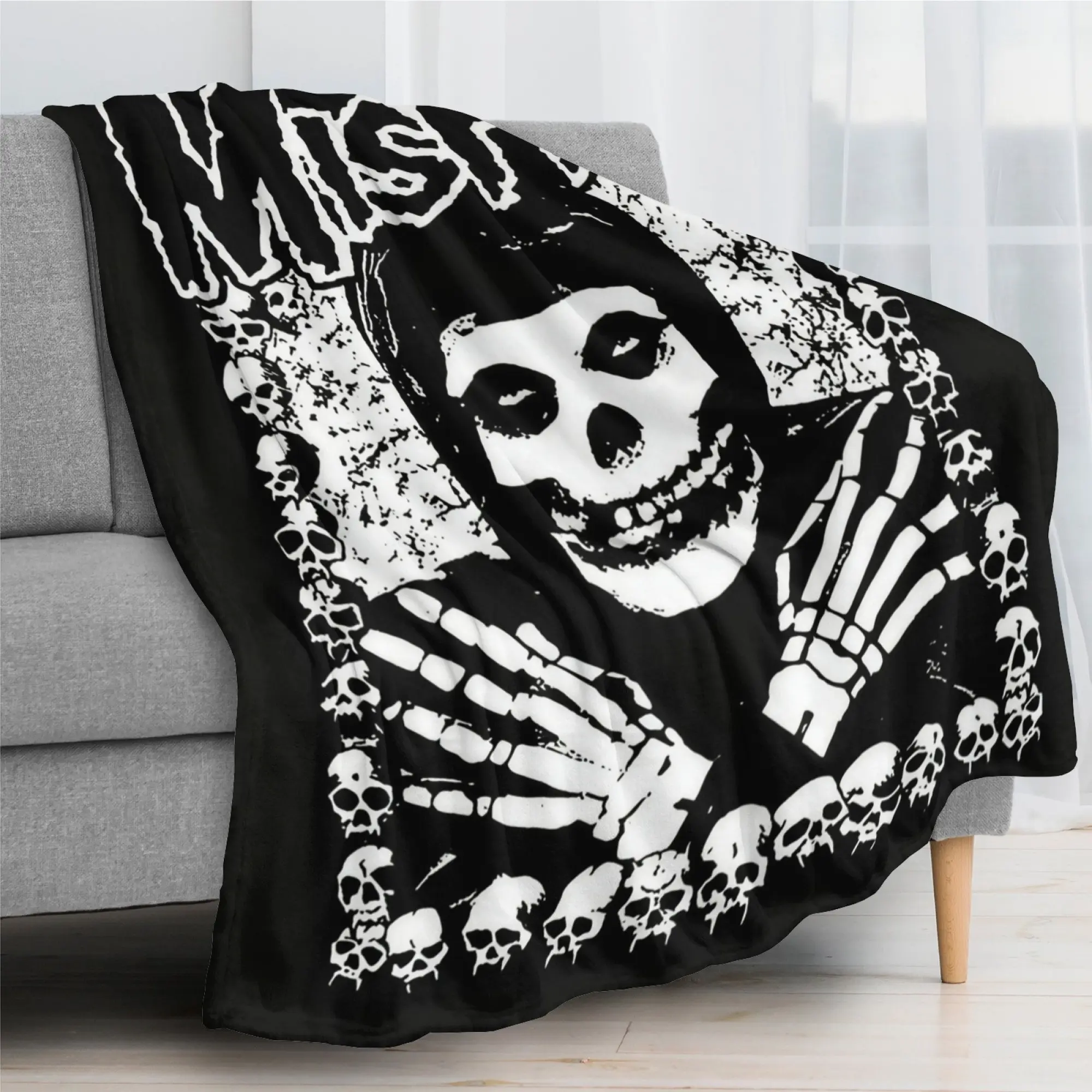 Misfits Skull Graphic Flannel Blanket Iconic Punk Rock Design with Bold Misfits and Skull Motifs Soft Plush Fabric for Cozy Lounging and Snuggling Ideal Gift for Punk Horror Fans bed sofa home decor