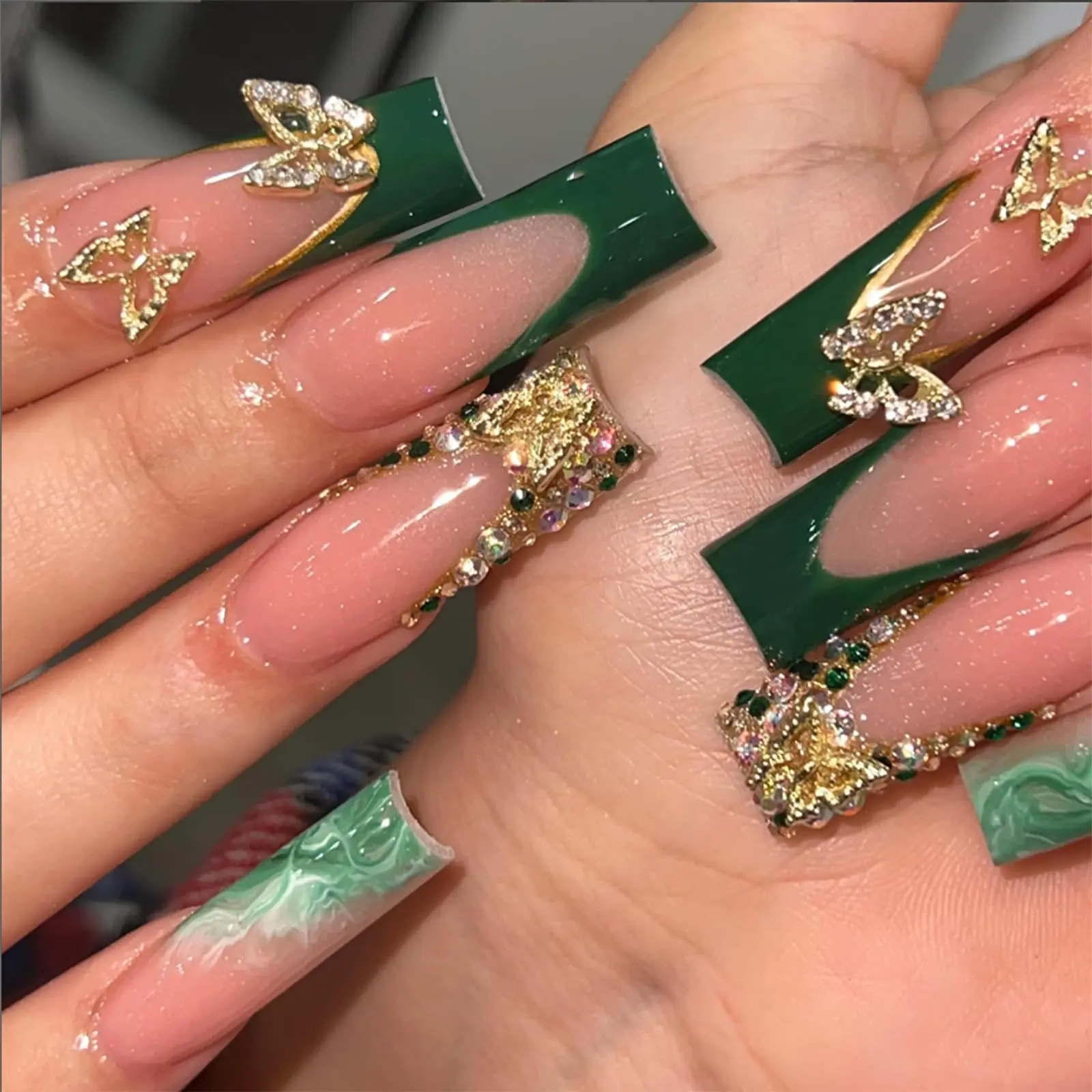 Catilyn Press on Nail  Auction Art Design with Rhinestones and Sparkling Accents for a Luxurious Look