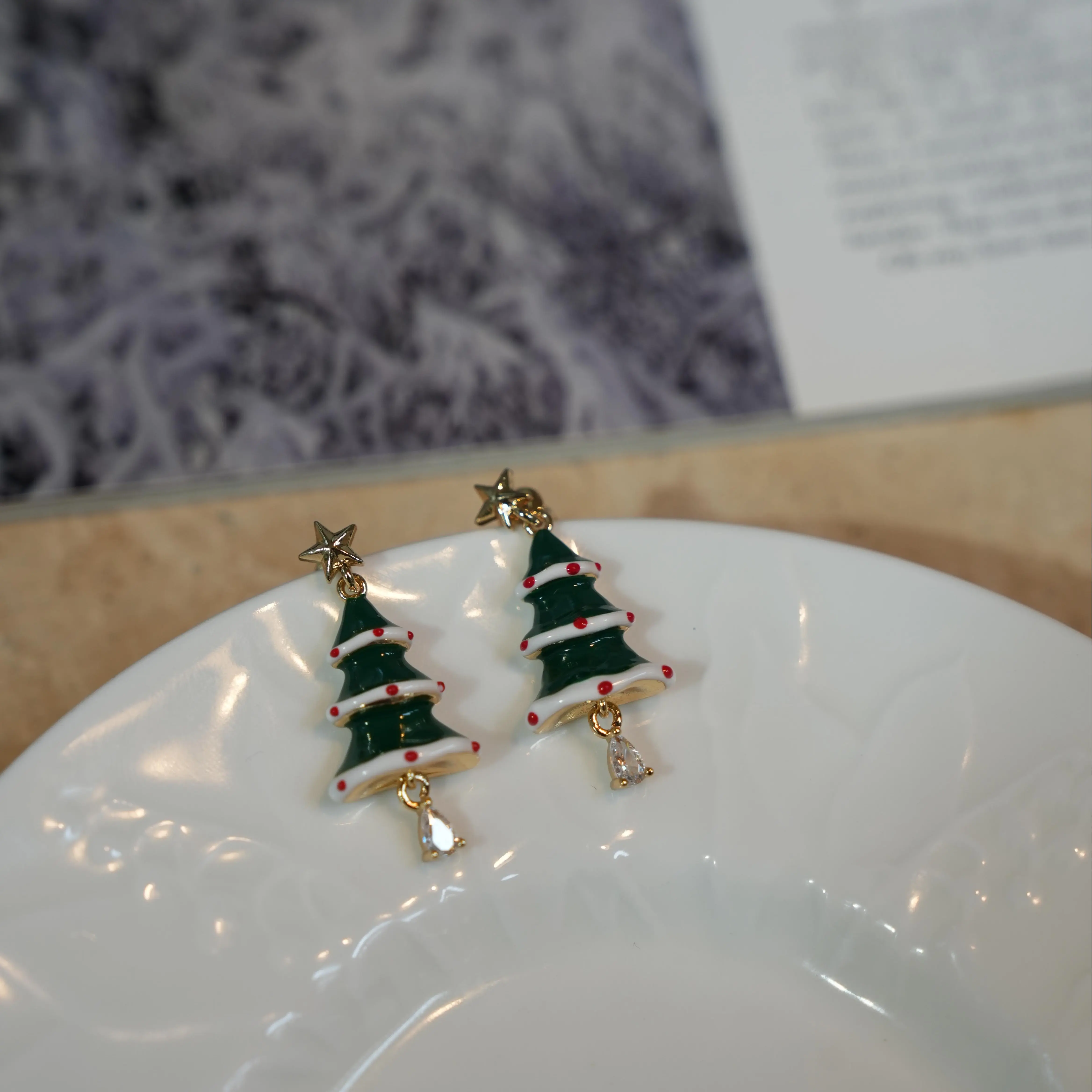 Christmas Tree Earrings with Star and Red Ornaments, Green and White Design, Perfect for Festive Occasions