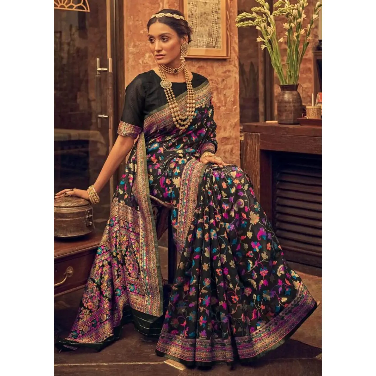 MOST PICKED BANARASI SOFT SILK THREAD WEAVING WORK SAREE WITH UNSTITCHED BLOUSE BLACK