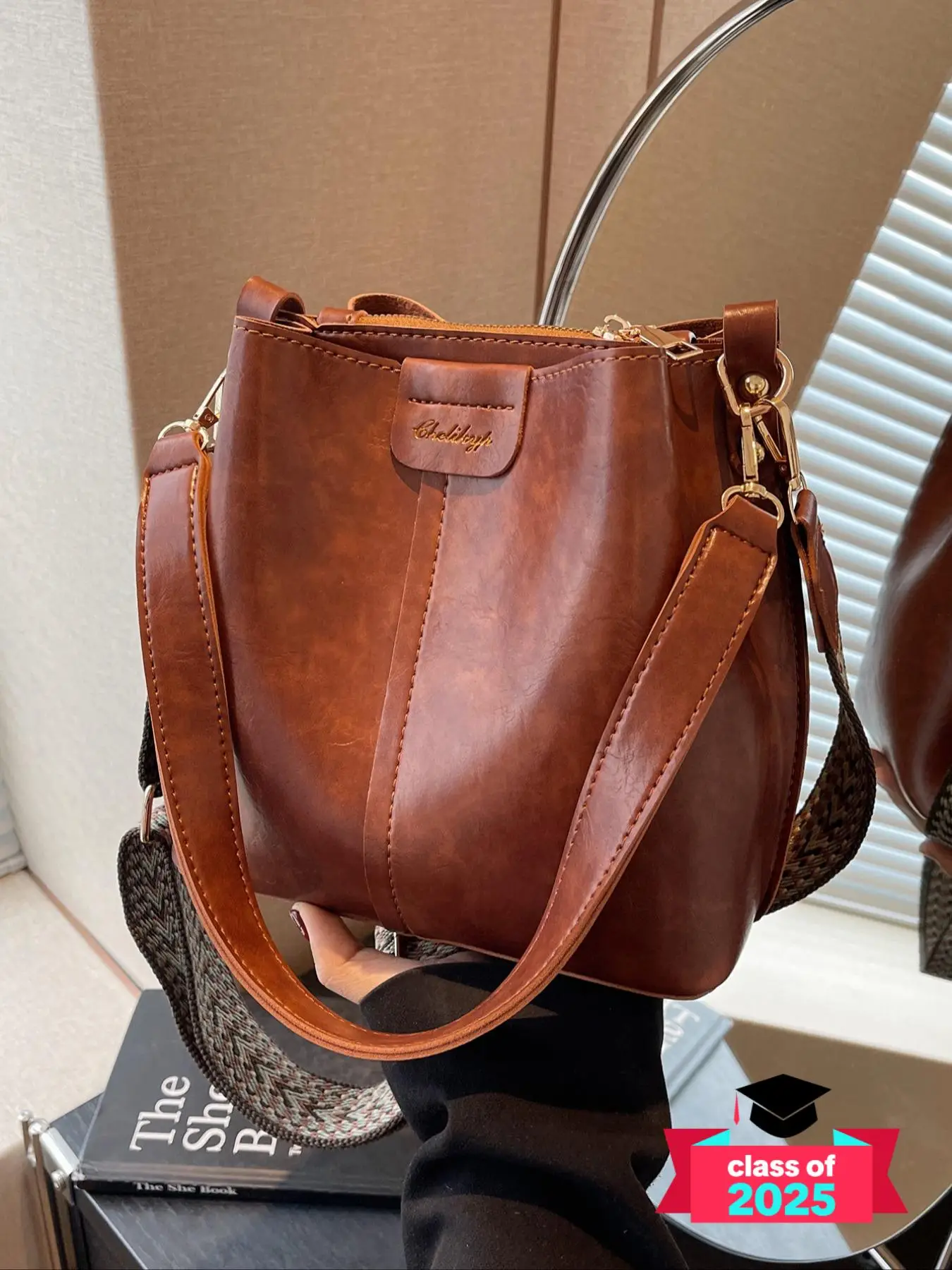 Women's Elegant Vintage Buckle Decor Bucket Shoulder Bag, Classic Crossbody Bag, Fashion Pu Zipper Tote Bag for Daily Use Commute Gift