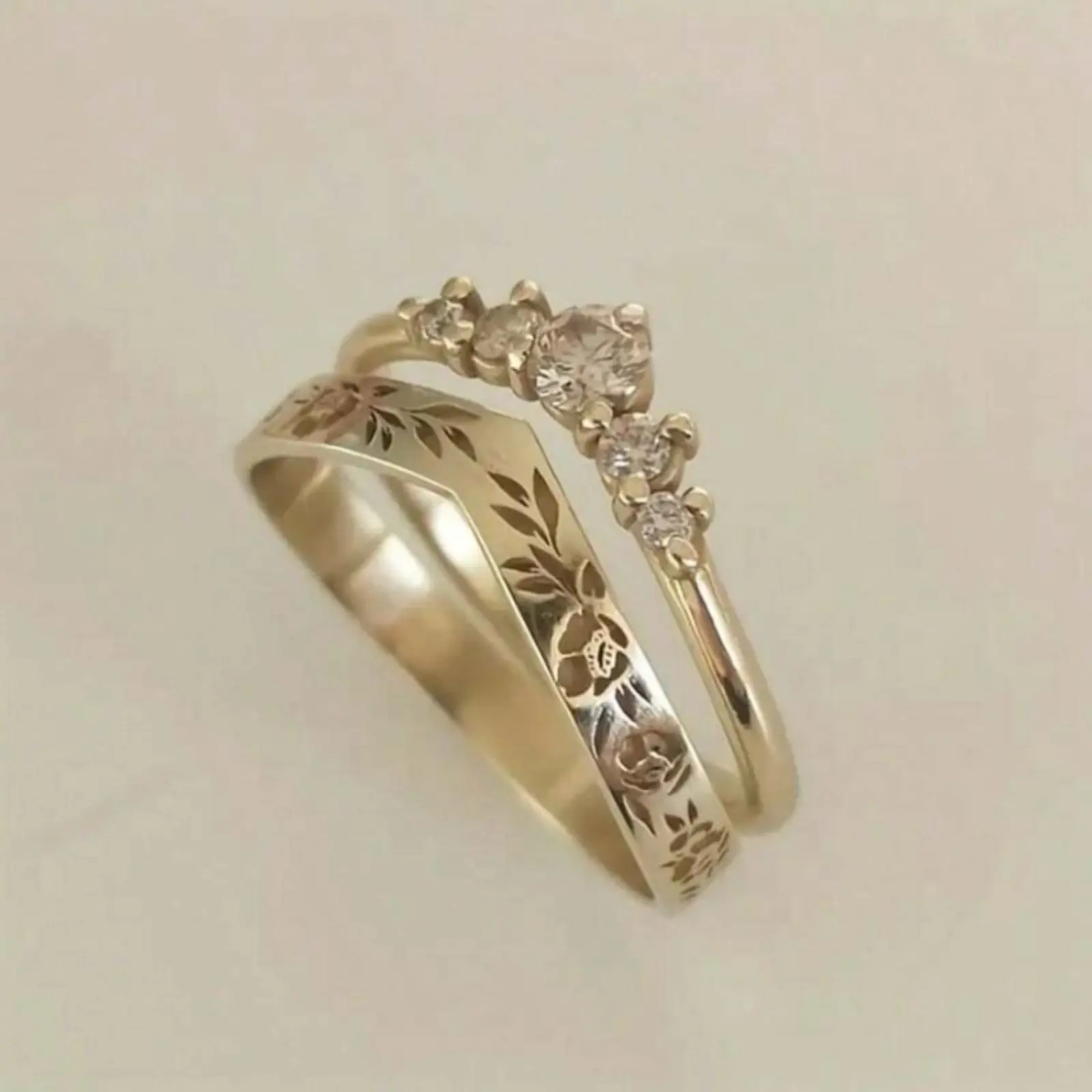 A set of two elegant 18k gold-plated rings for men and women, perfect as gifts for anniversaries, birthdays, and parties.