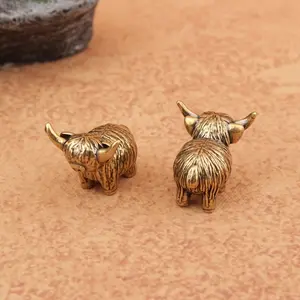 Mini Bull Figurine | Brass Animal Decor, Cow Ornament, Metal Ornament, Vintage Home Decor for Kitchen, Living Room, Bedroom | Ideal for Christmas, Easter