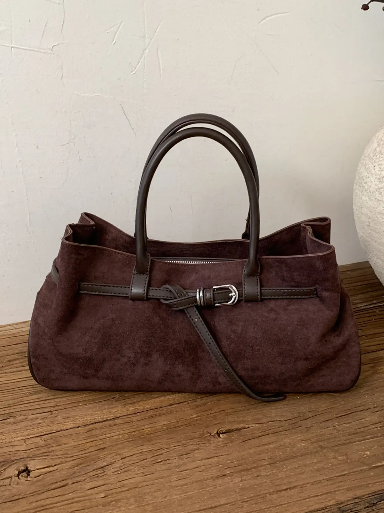 Imitating the simple and elegant texture of suede handbag, large capacity buckle fashionable crossbody bag, retro daily classic casual shoulder bag, Elegant commuter bag, Stylish bag, suitable for going out, gathering, commuting, dating