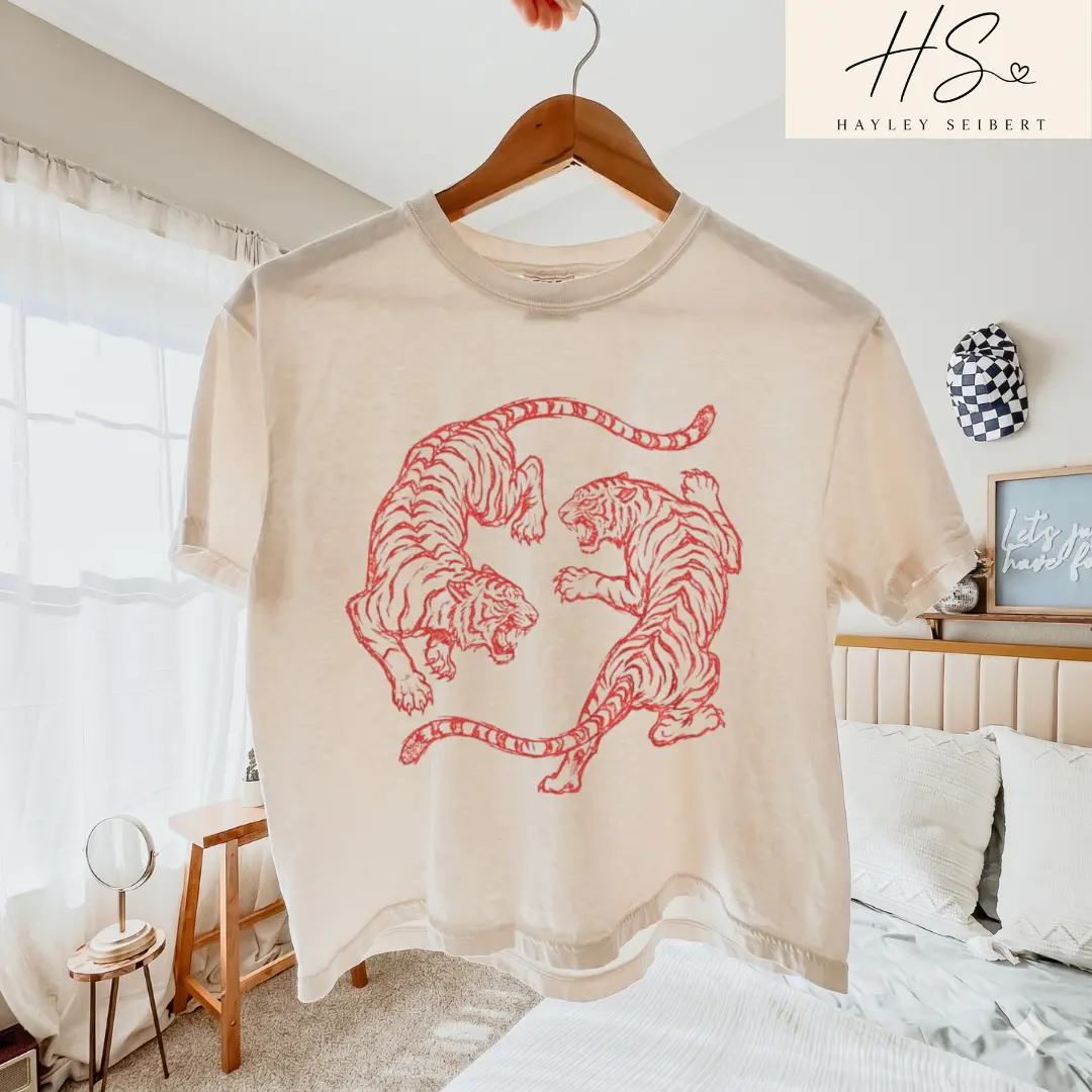 Japanese Fighting Tigers Comfort Colors Boxy Crop Top T Shirt for Women, Vintage Tattoo Art Graphic Tee, Retro Tiger Lover Gift, Boxy Tee