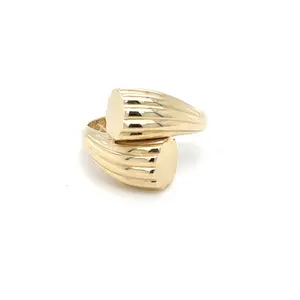 14K Gold Ring - Elegant Design with Clear Band - Ideal for Everyday Wear