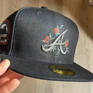Black hat A size 7 1/8