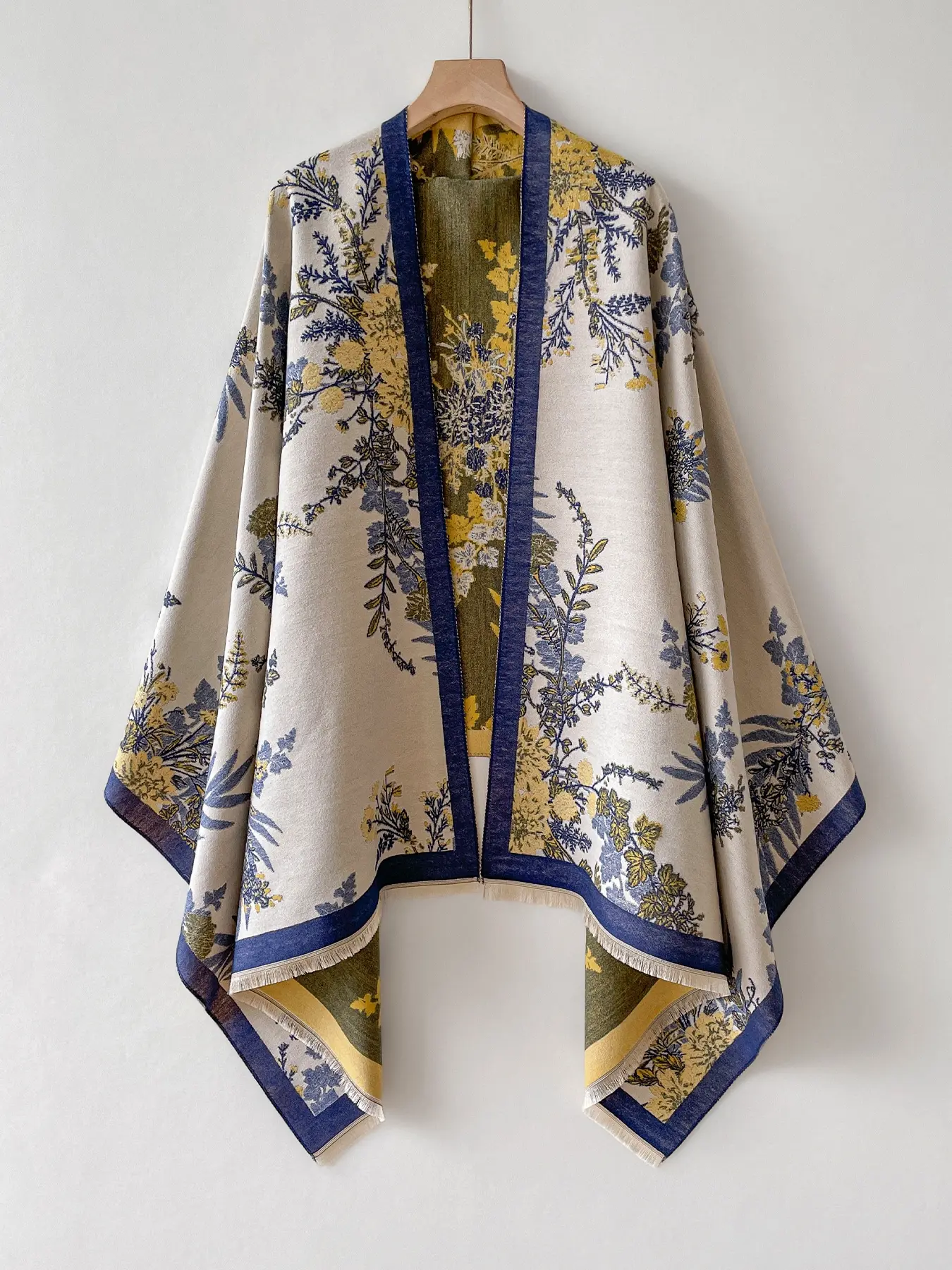 1pc Women's Elegant Fall & Winter Scarf, Warm Thick Woven Shawl with Double-Sided Plant Print and Fringes, Comfortable Fashion Accessory for Travel