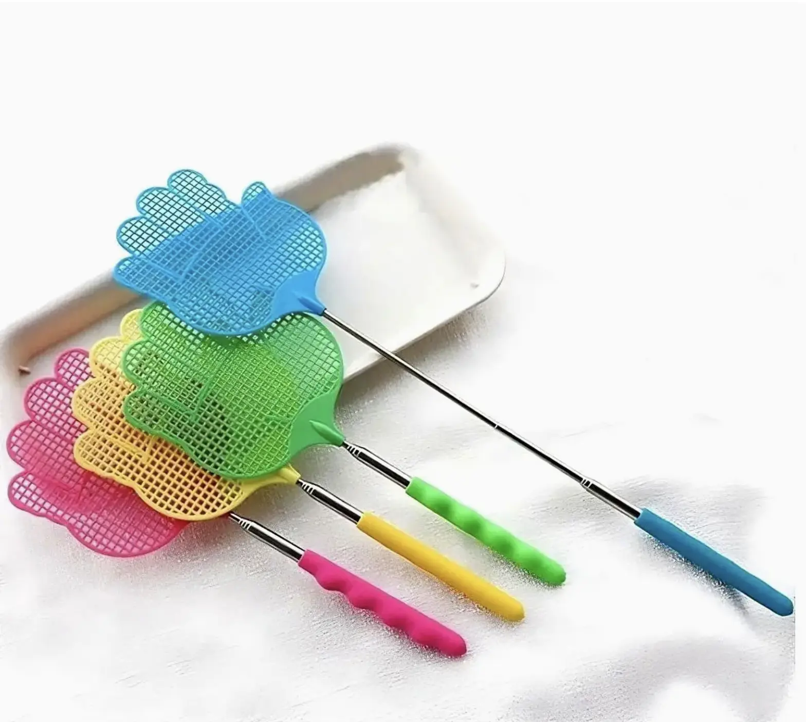 4-Pack Palm Fly Mosquito Swatter Extensible Hand Shape Pest Swatter in Vibrant Colors for Effective Bug Control