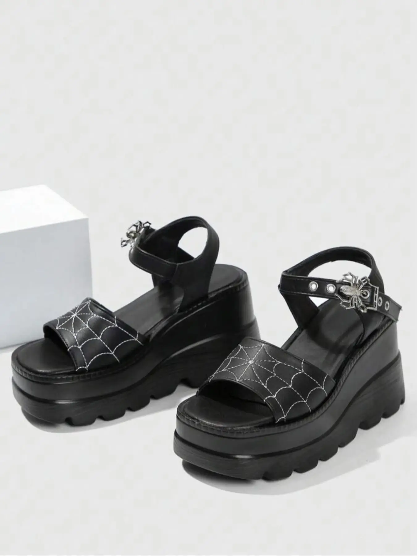 Women's Spider Web Graphic Platform Sandals As Gifts, Grommet Eyelet Design Sandals for Women, Lightweight Breathable Comfortable Shoes for Daily Wear